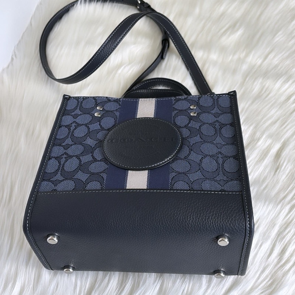 NWT💃Coach Dempsey Tote Bag 22 In Signature Jacquard With Stripe And Coach Patch - Picture 11 of 13